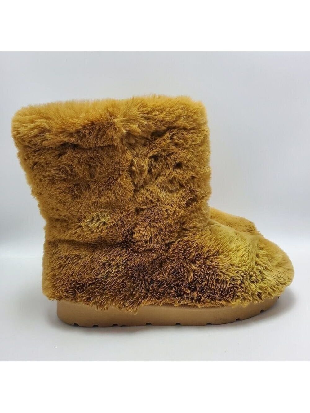 Rouge Helium Fluffy Fury All Fur Winter Cozy Warm Boots Size 9 Tan